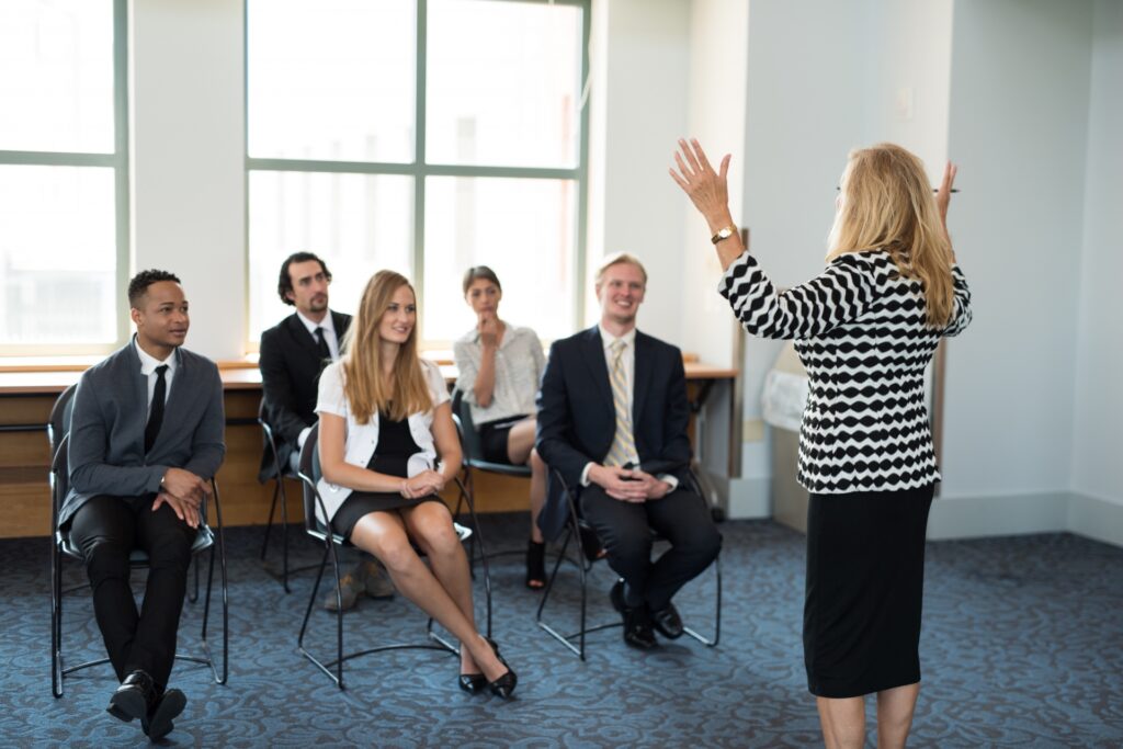 英会話スクールは外国人講師の方が上達は早い？